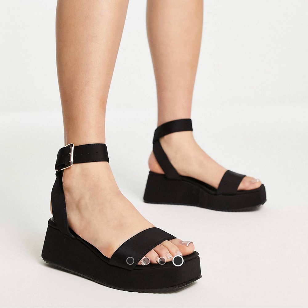 Flat form sandal